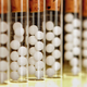 Imagen para el artículo titulado Documentos internos revelan cómo un medicamento homeopático mató y enfermó a cientos de bebés durante años